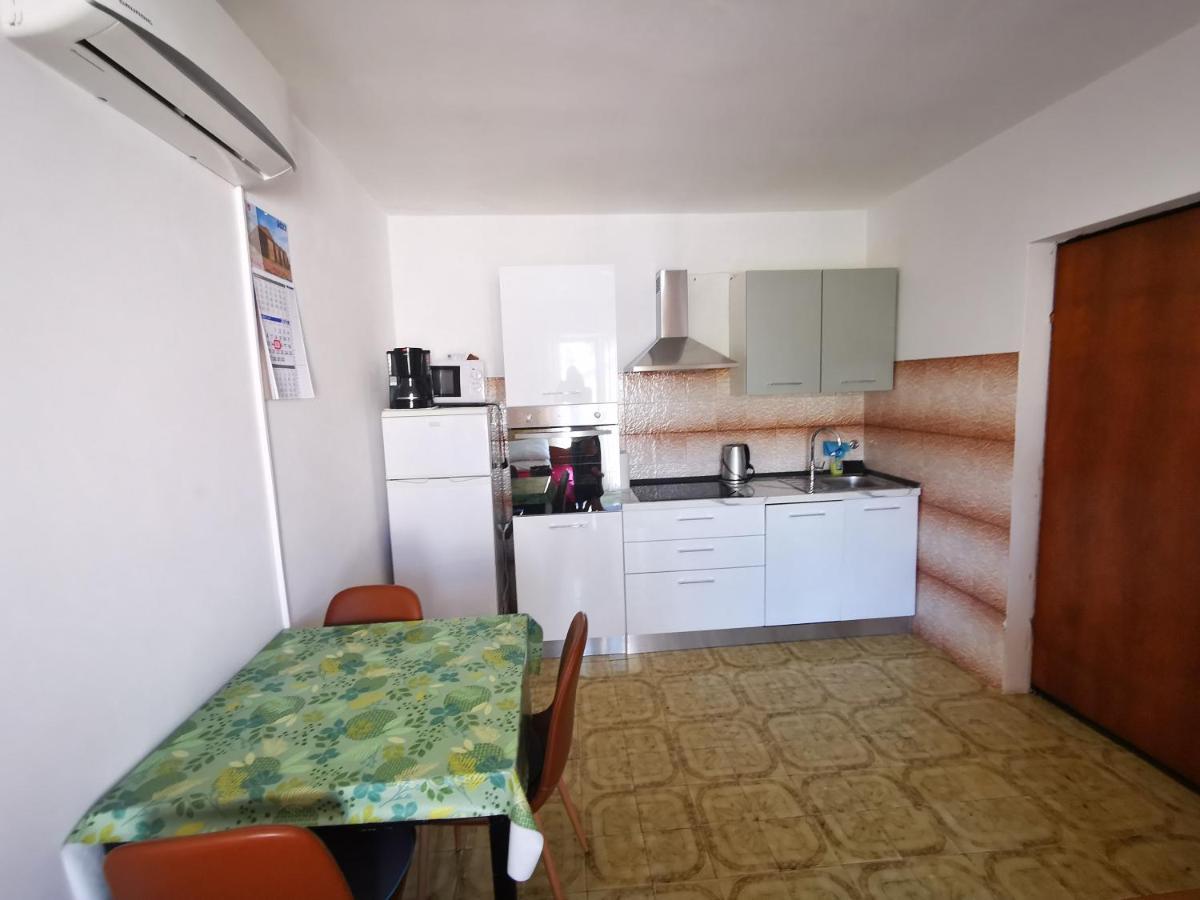 Apartment Dasek Ii, Njivice Exteriör bild